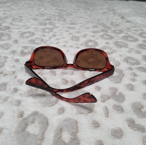 Sunglasses - Picture 3 of 7